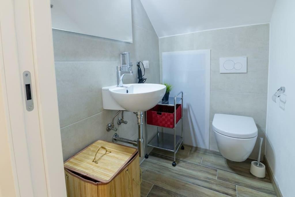 شقة Miniloft Rosso - Mini-Loft Sanremo Centro. Wifi & Aria Condizionata المظهر الخارجي الصورة